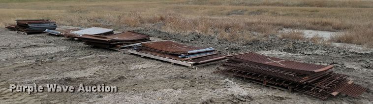 Approximately 115 aggregate screens - JW9573