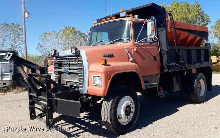 1992 Ford LN8000  dump truck - KD9095
