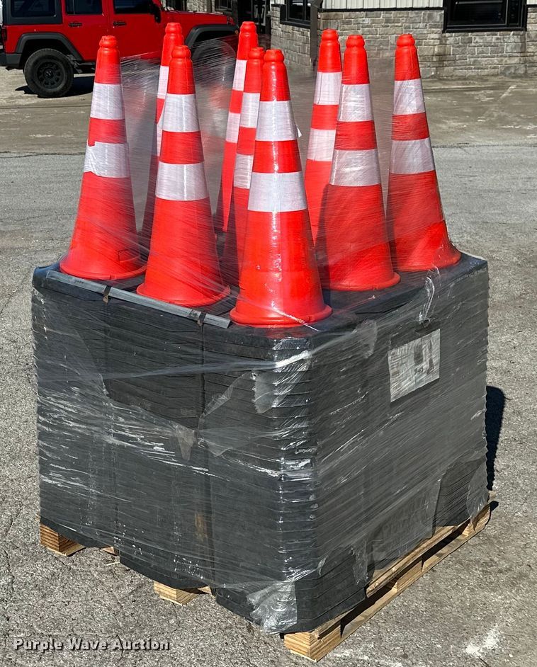 Approximately (250) traffic cones - KT9211