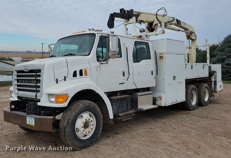 2004 Sterling LT7500  crane truck - LO9940
