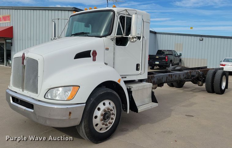 2014 Kenworth T370  truck cab and chassis - LO9948