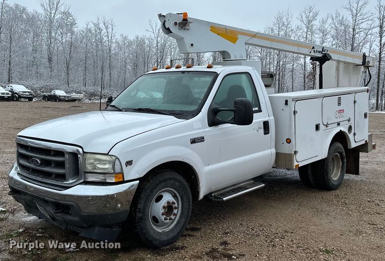 2002 Ford F350  bucket truck - MQ9523