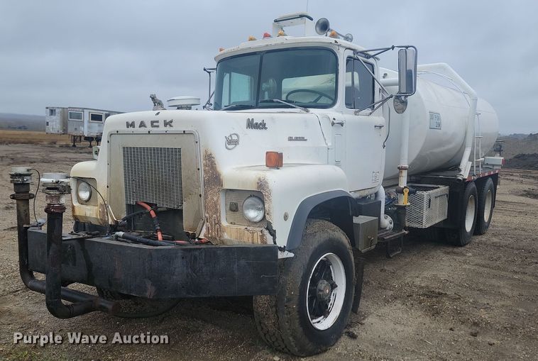 1979 Mack RL600L  water truck - MX9966
