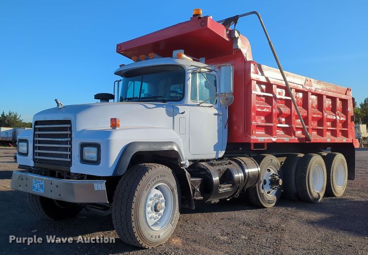 2000 Mack RD690S  dump truck - OL9048