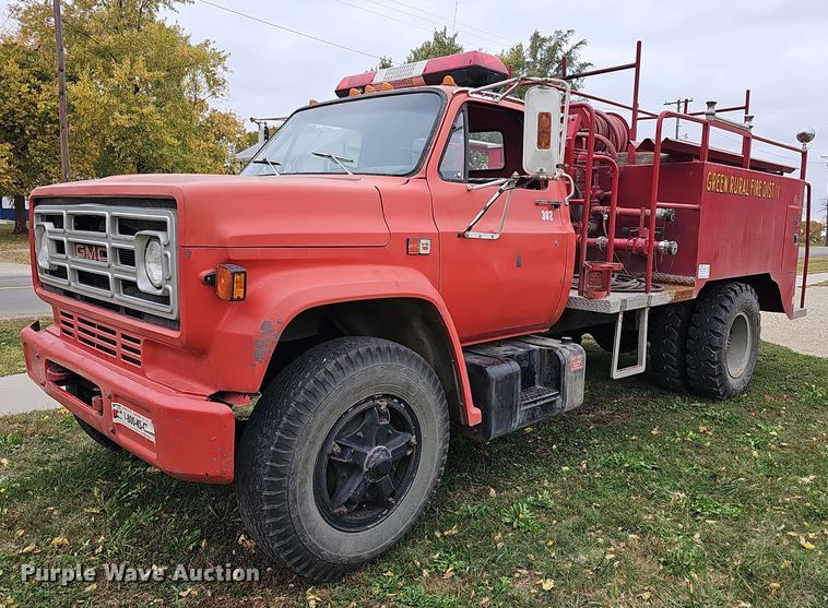 1982 GMC 7000  fire truck - DR5838