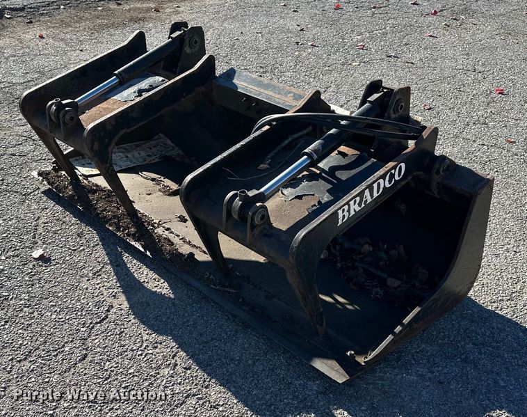 Bradco  72" W skid steer grapple bucket - NL9166