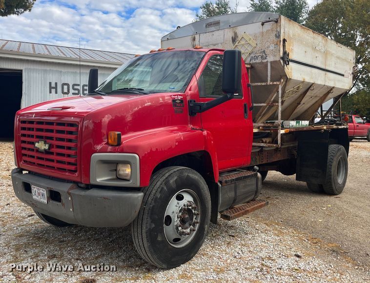 2004 Chevrolet C7500  fertilizer delivery truck - DP2122