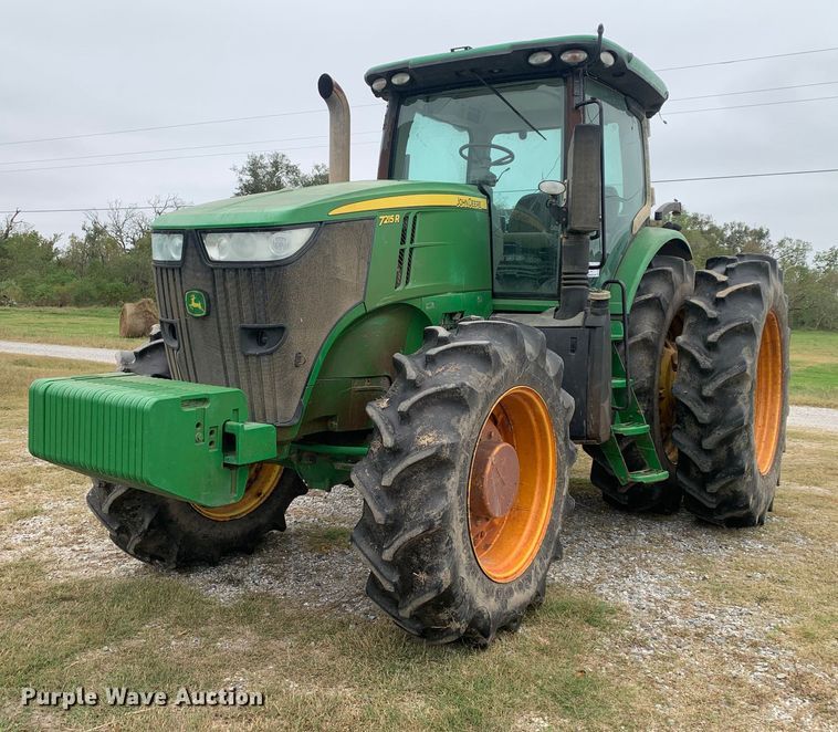 2013 John Deere 7215R MFWD tractor - DP8733