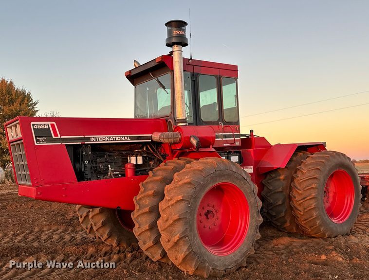 1980 International 4586  4WD tractor - GG9840