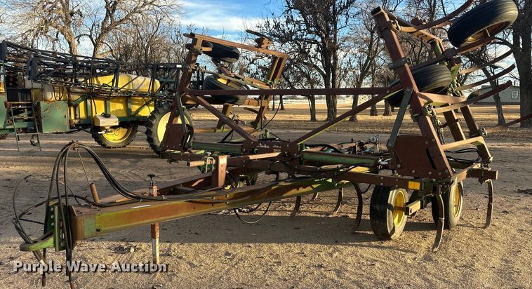 John Deere 610  chisel - IU9150