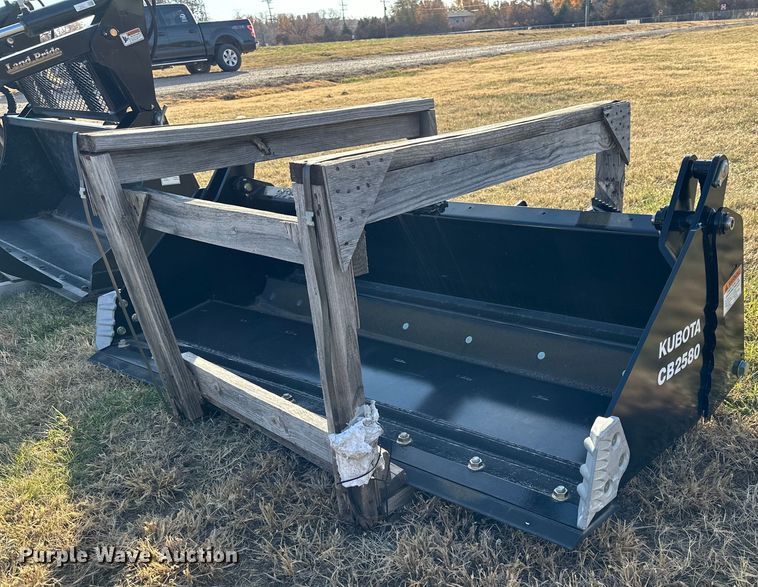 Kubota CB2580  skid steer four-in-one bucket - OK9196