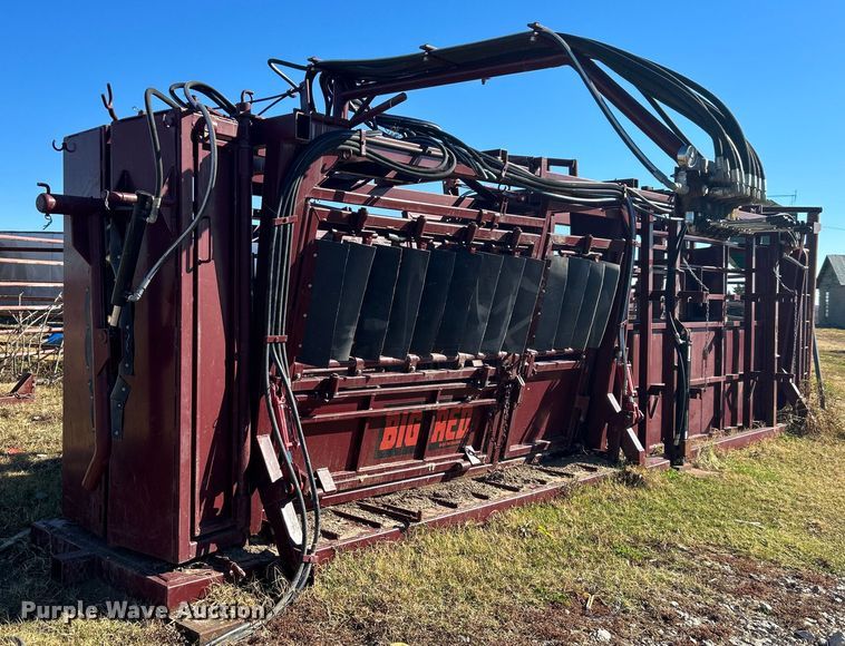 Big Red  squeeze chute - OM9193