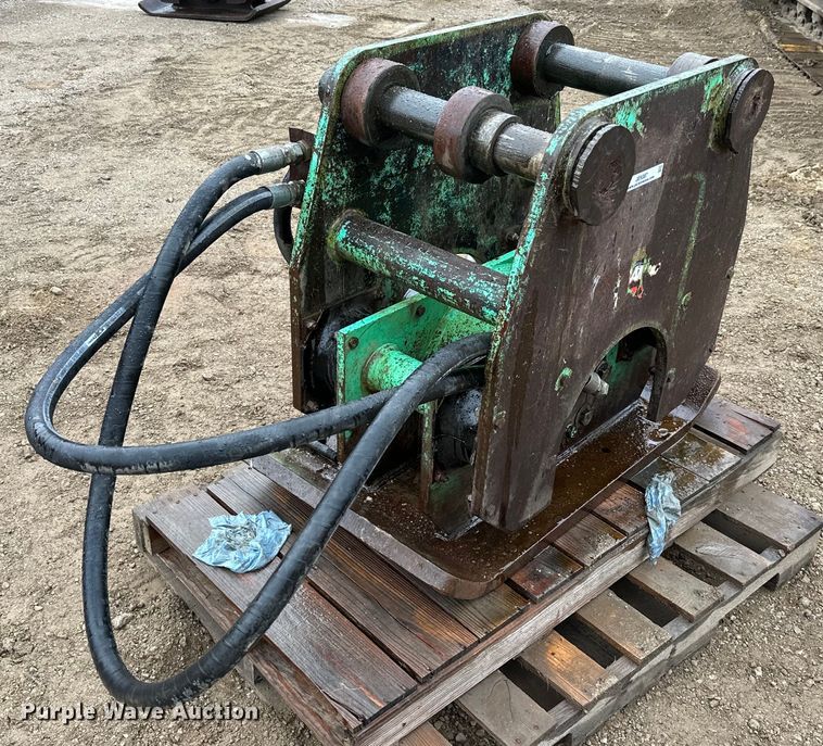 2004 Tramac TR-21  plate compactor - JE9387