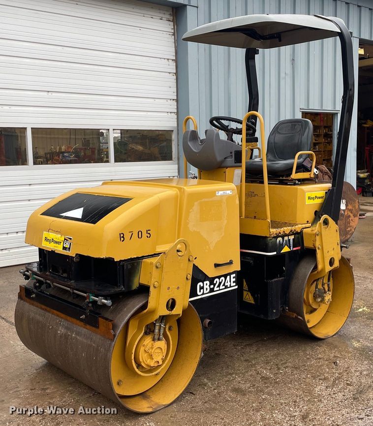 2005 Caterpillar CB-224E  double drum vibratory roller - JE9414