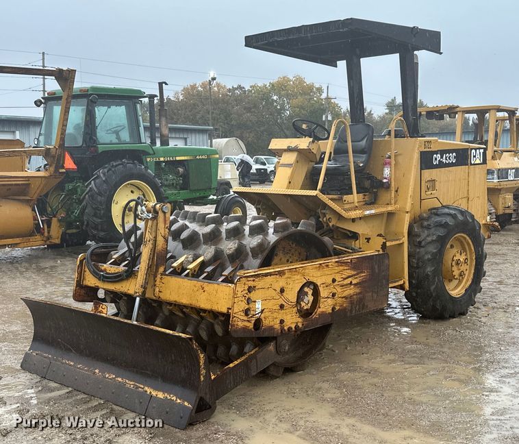 1996 Caterpillar CP-433C  single drum vibratory roller - JE9431