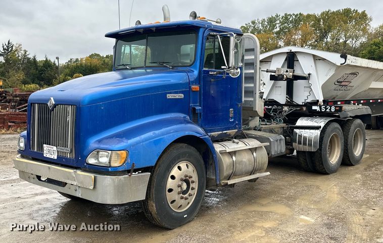 1999 International 9200  semi truck - JE9453