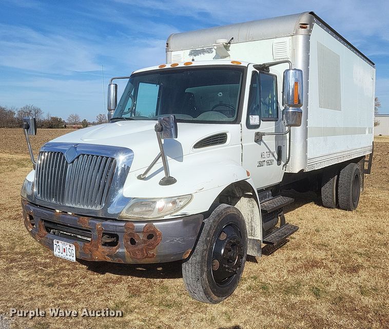 2005 International 4400  box truck - DK1171