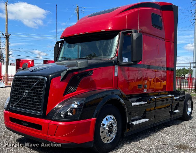 2019 Volvo VN Series  semi truck - DQ2224