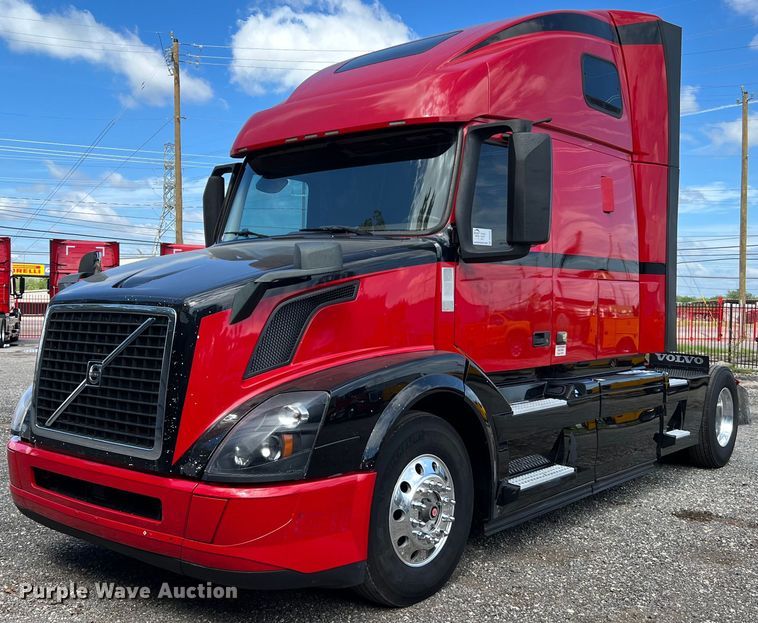 2019 Volvo VN Series  semi truck - DQ2225
