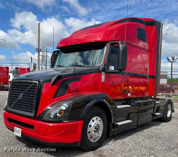 2019 Volvo VN Series  semi truck - DQ2226