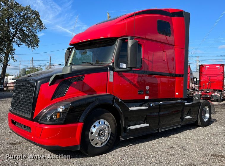 2019 Volvo VN Series  semi truck - DQ2228