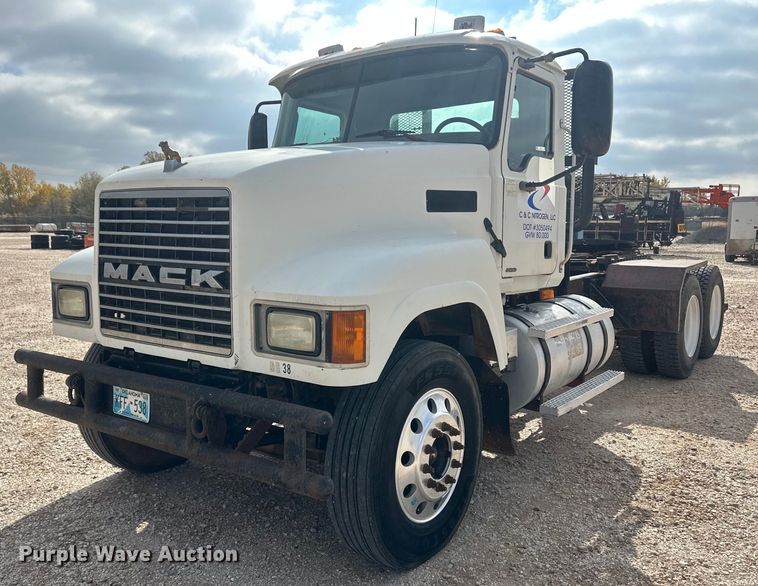 2007 Mack CHN613  winch truck - IU9125