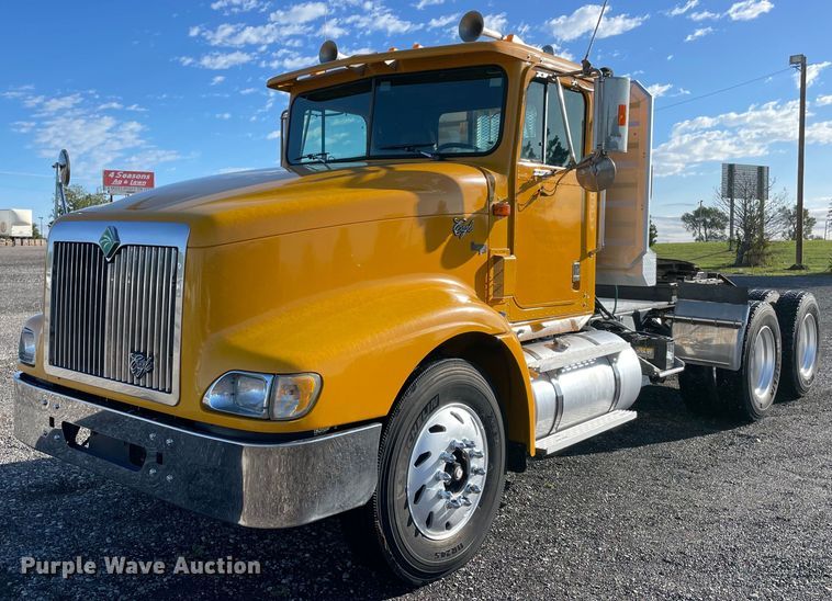 1999 International 9400  semi truck - LV9100