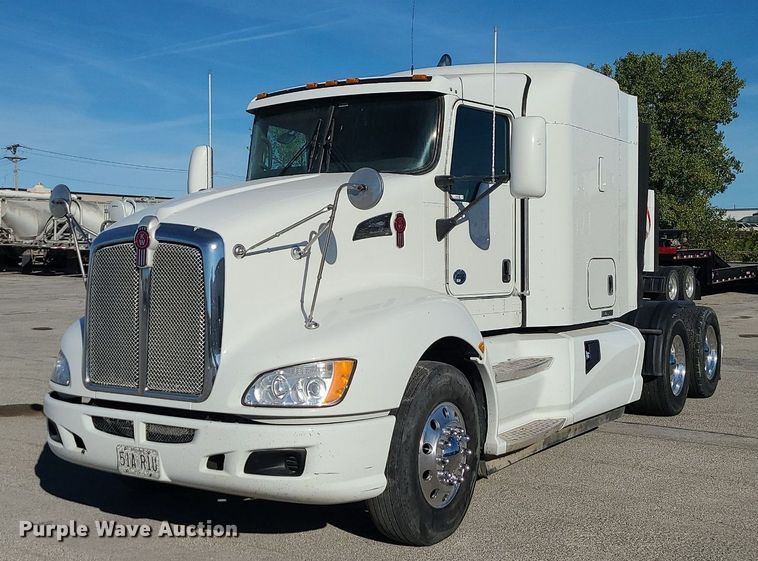 2014 Kenworth   T660 semi truck - MJ9442