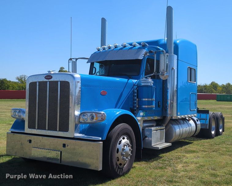 2023 Peterbilt 389  semi truck - MX9417