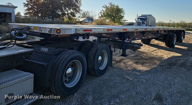 2013 Utility Trailer  flatbed trailer - NP9063