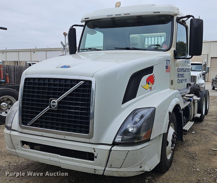 2017 Volvo VNL  semi truck - NZ9038