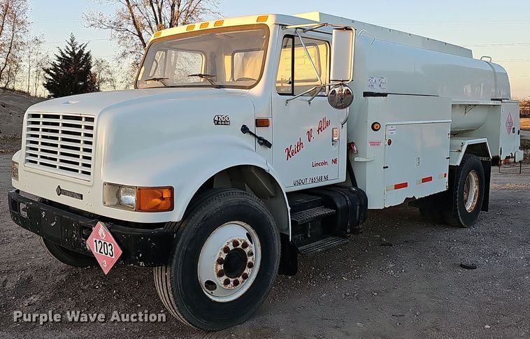 1996 International 4700 fuel truck - IO9762