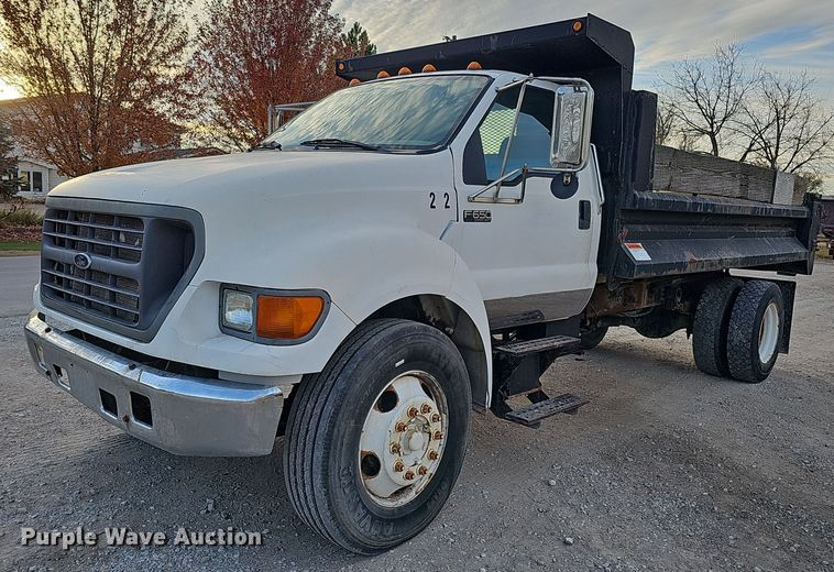 2003 Ford F650 Super Duty XLT  dump truck - DS5690