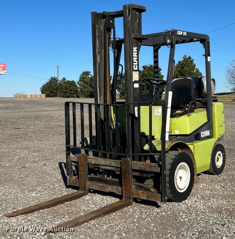 Clark CGP25  forklift - KH9591
