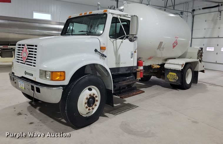 1997 International 4700 propane delivery truck - LC9315