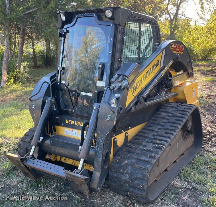 2015 New Holland C238  tracked skid steer loader - LV9192