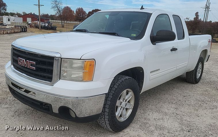 2011 GMC Sierra 1500 SLE  Ext. Cab pickup truck - MI9832