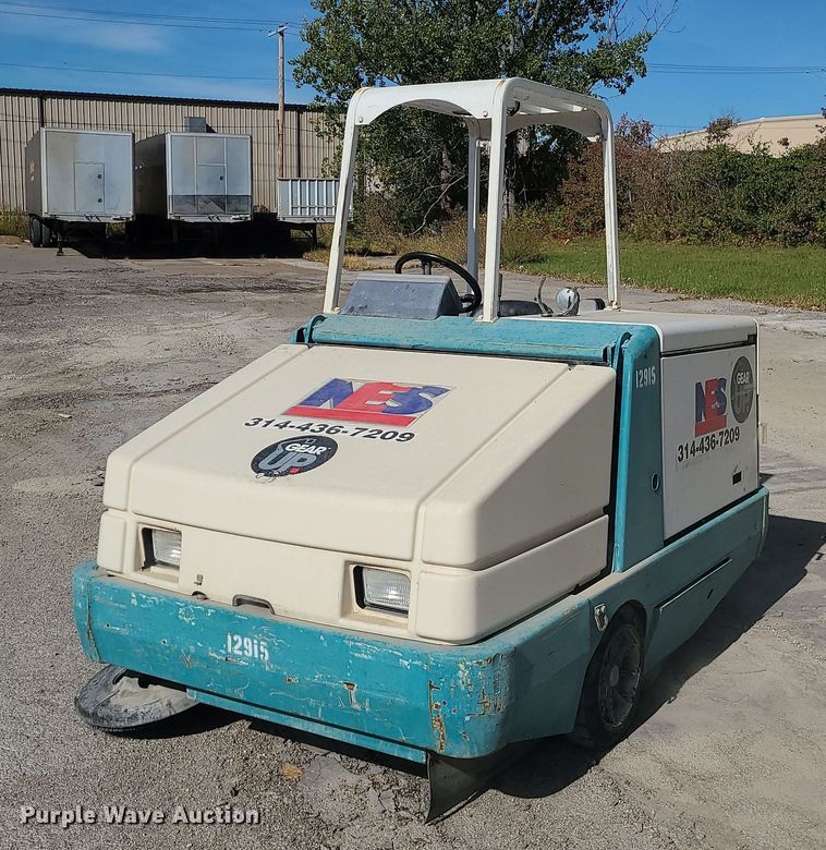 Tennant  sweeper - MJ9443