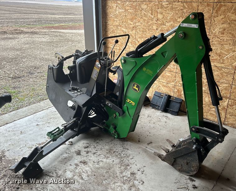 2010 John Deere 375  backhoe attachment - MO9091