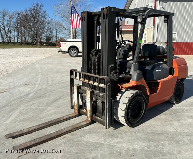 2002 Toyota 7FGKU40  forklift - NM9049
