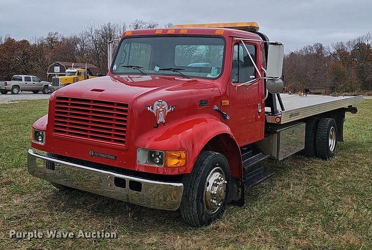 1997 International 4700  rollback truck - NP9192