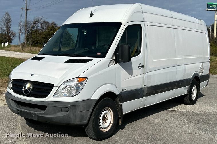 2011 Mercedes Benz Sprinter 2500  van - NR9376