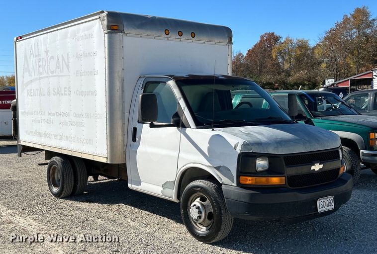 2007 Chevrolet Express 3500  box truck - NR9424