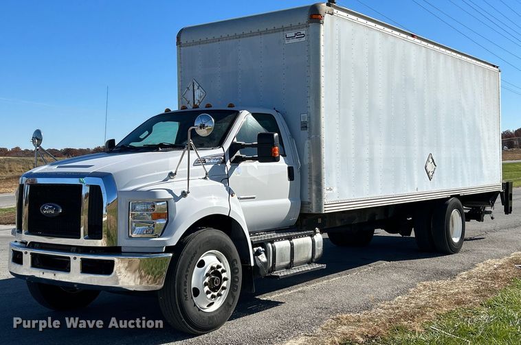 2019 Ford F650 Super Duty  box truck - NR9429