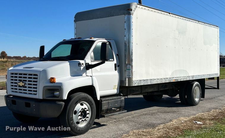 2004 Chevrolet C6500  box truck - NR9430