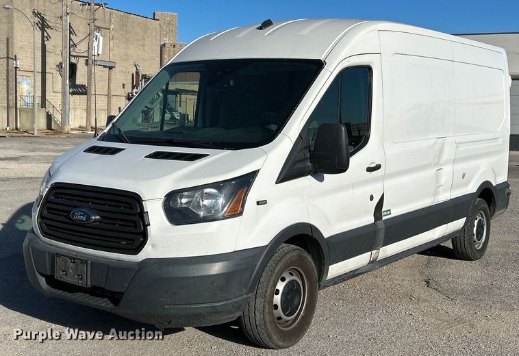 2015 Ford Transit 250  van - NR9438