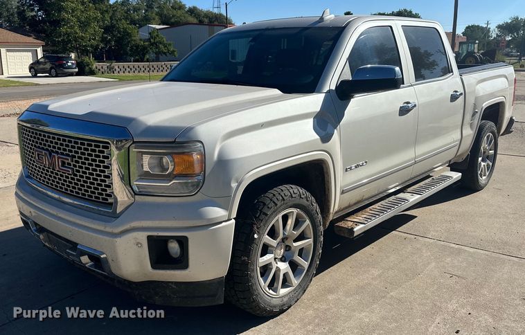 2015 GMC  Sierra 1500 Denali  Crew Cab pickup truck - OC9495