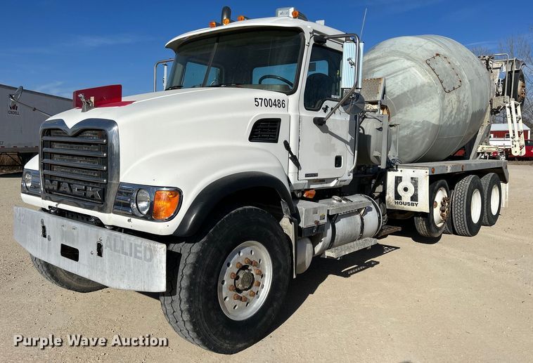 2004 Mack CV513  ready mix truck - EV9397
