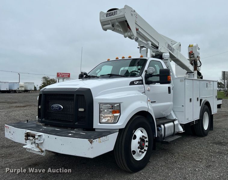 2016 Ford F650 Super Duty  bucket truck - KH9562