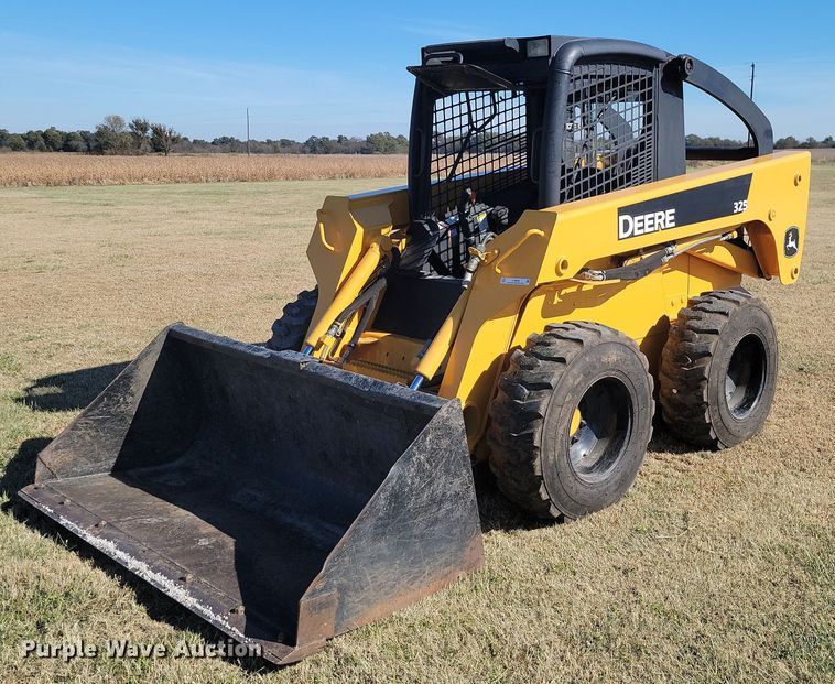 2005 John Deere 325  skid steer loader - LD9040